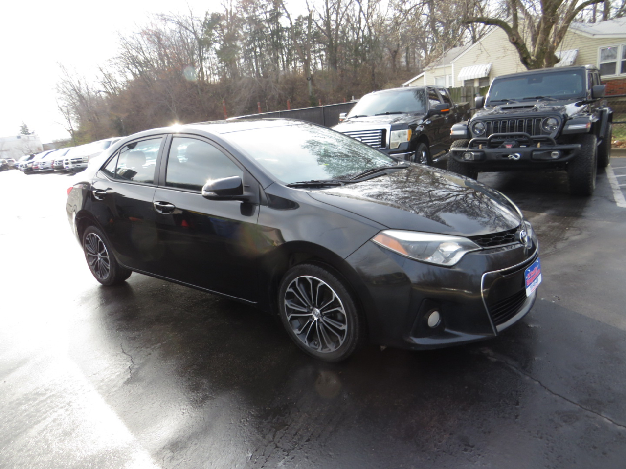 Toyota Corolla 4dr Sdn CVT LE Premium (Natl) 2015