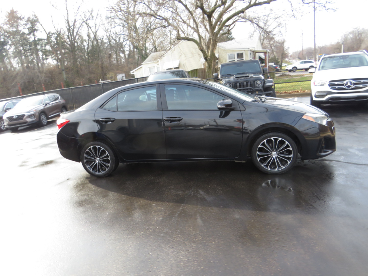 Toyota Corolla 4dr Sdn CVT LE Premium (Natl) 2015