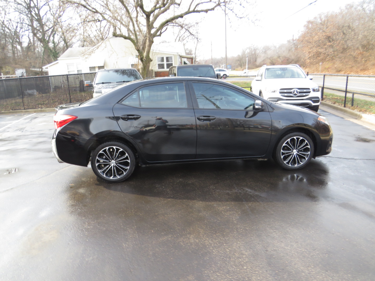 Toyota Corolla 4dr Sdn CVT LE Premium (Natl) 2015