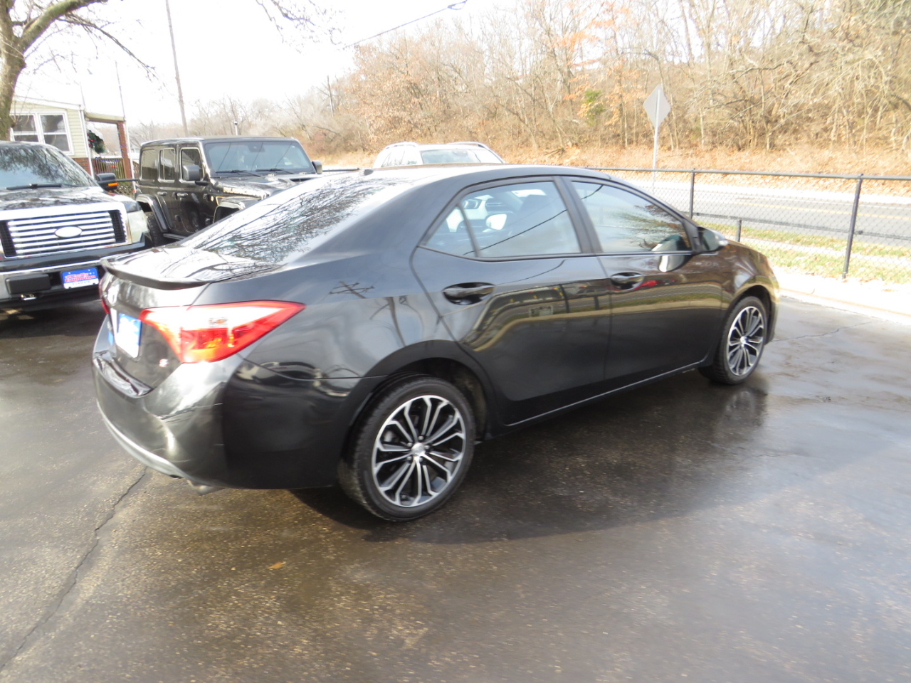 Toyota Corolla 4dr Sdn CVT LE Premium (Natl) 2015