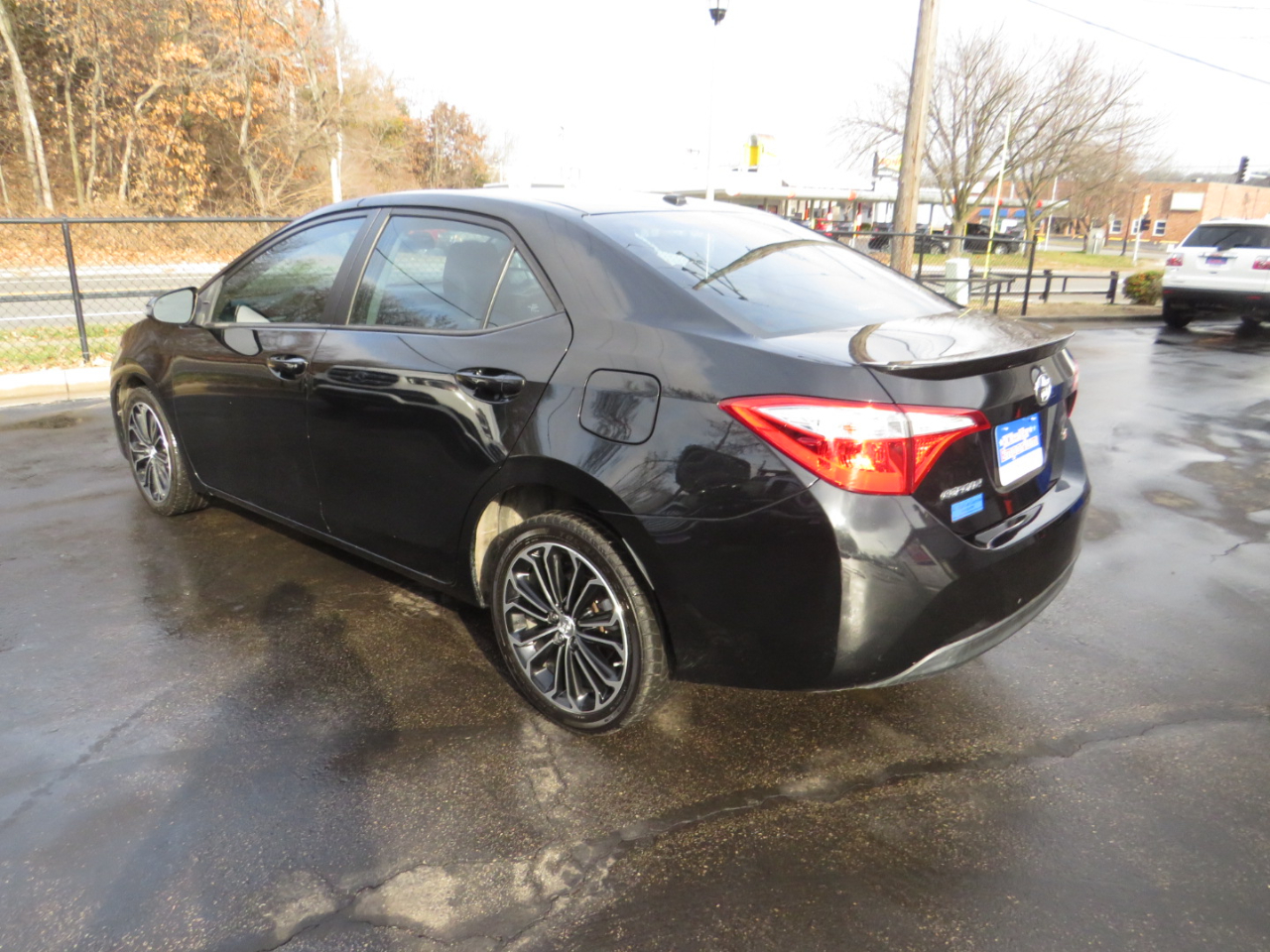 Toyota Corolla 4dr Sdn CVT LE Premium (Natl) 2015