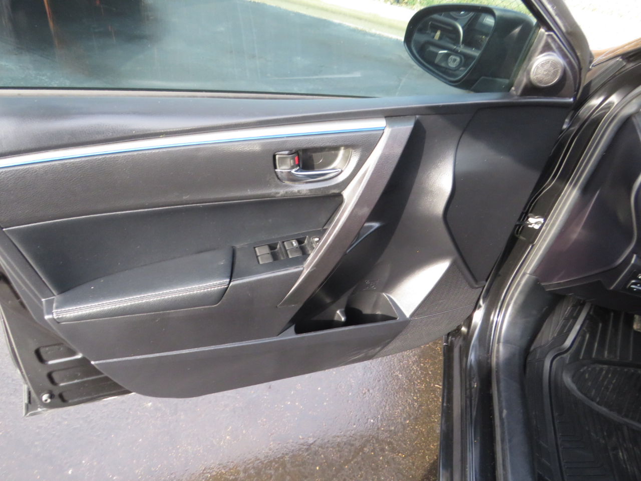 Toyota Corolla 4dr Sdn CVT LE Premium (Natl) 2015