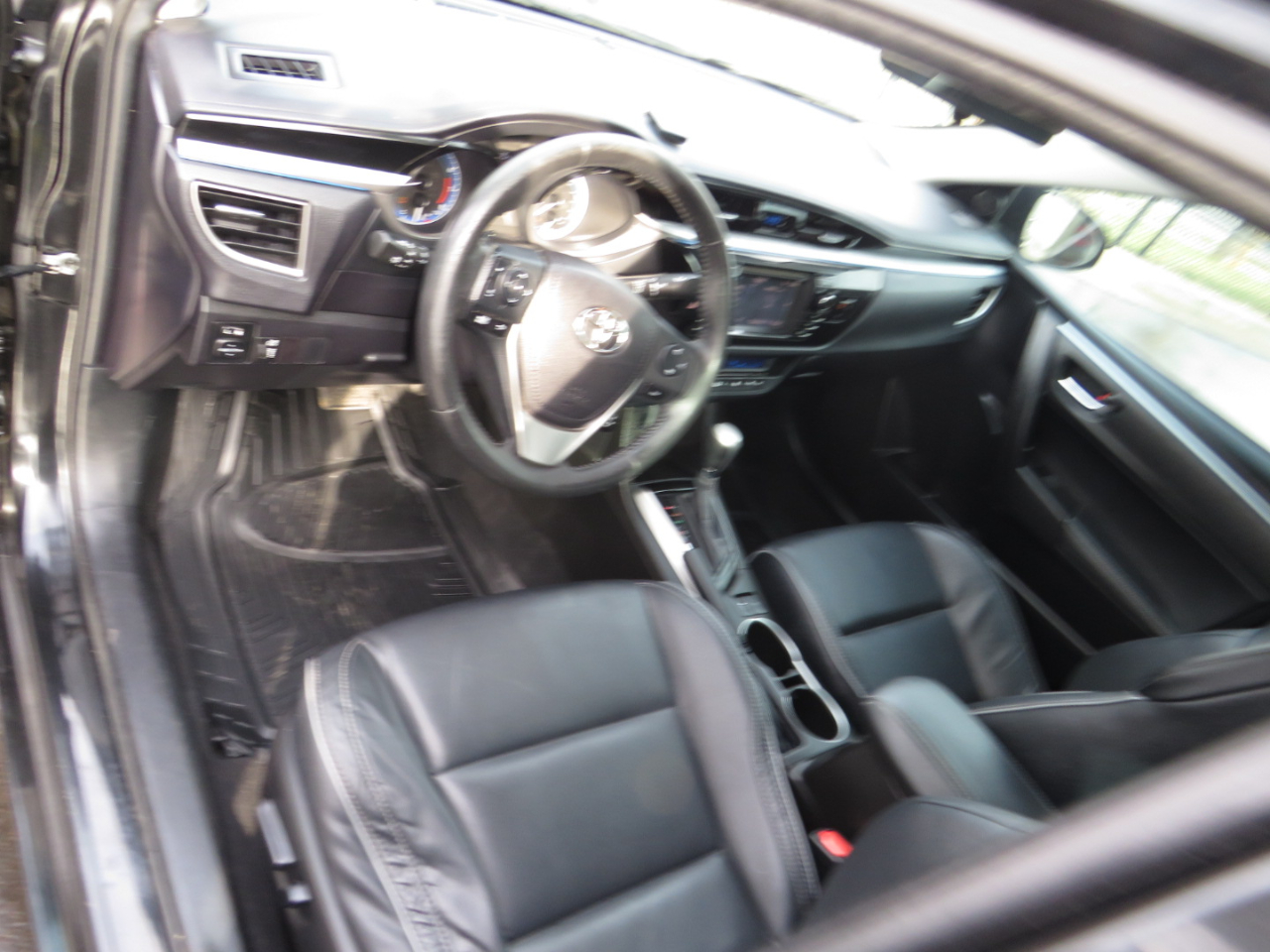 Toyota Corolla 4dr Sdn CVT LE Premium (Natl) 2015