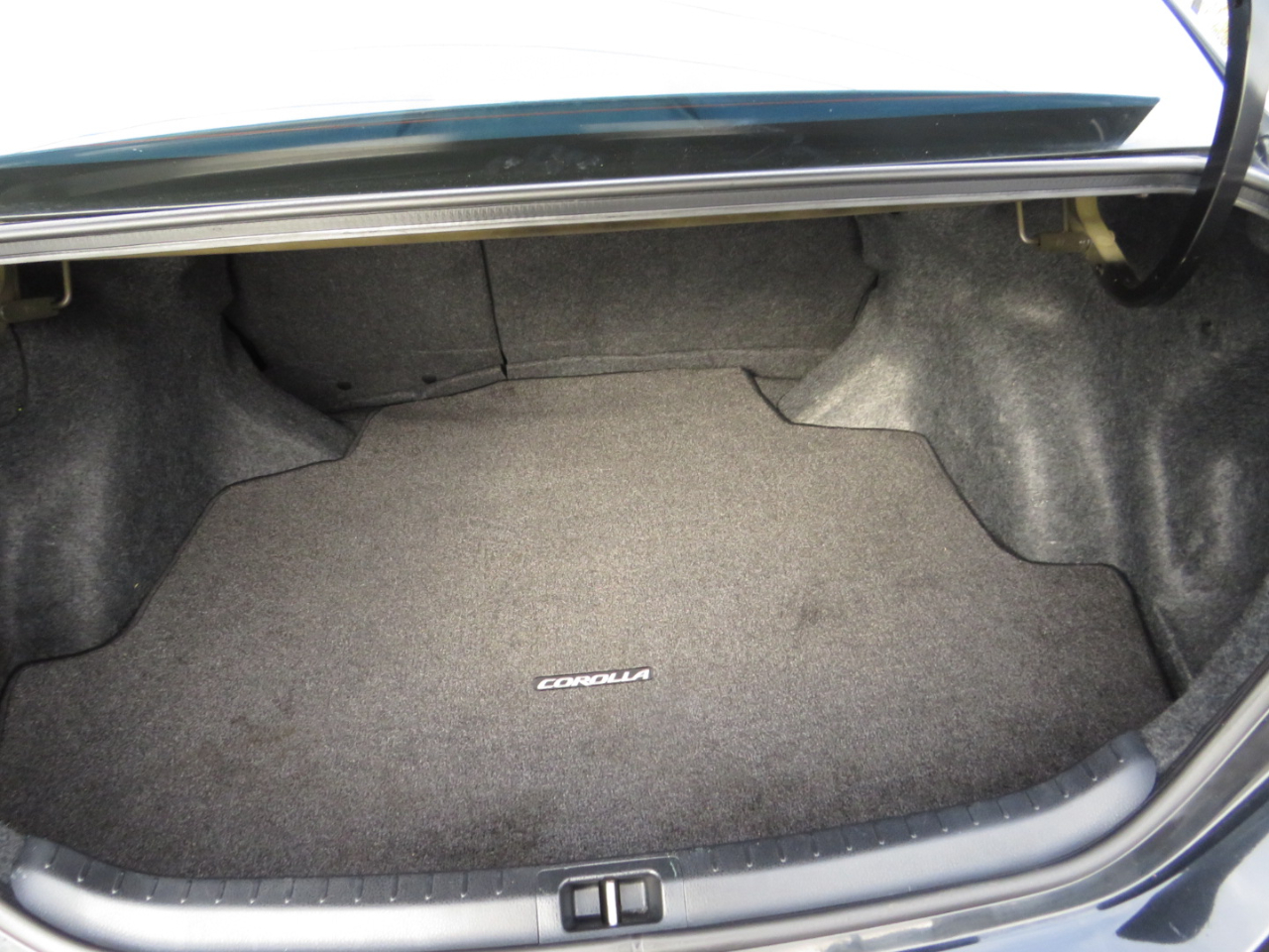 Toyota Corolla 4dr Sdn CVT LE Premium (Natl) 2015