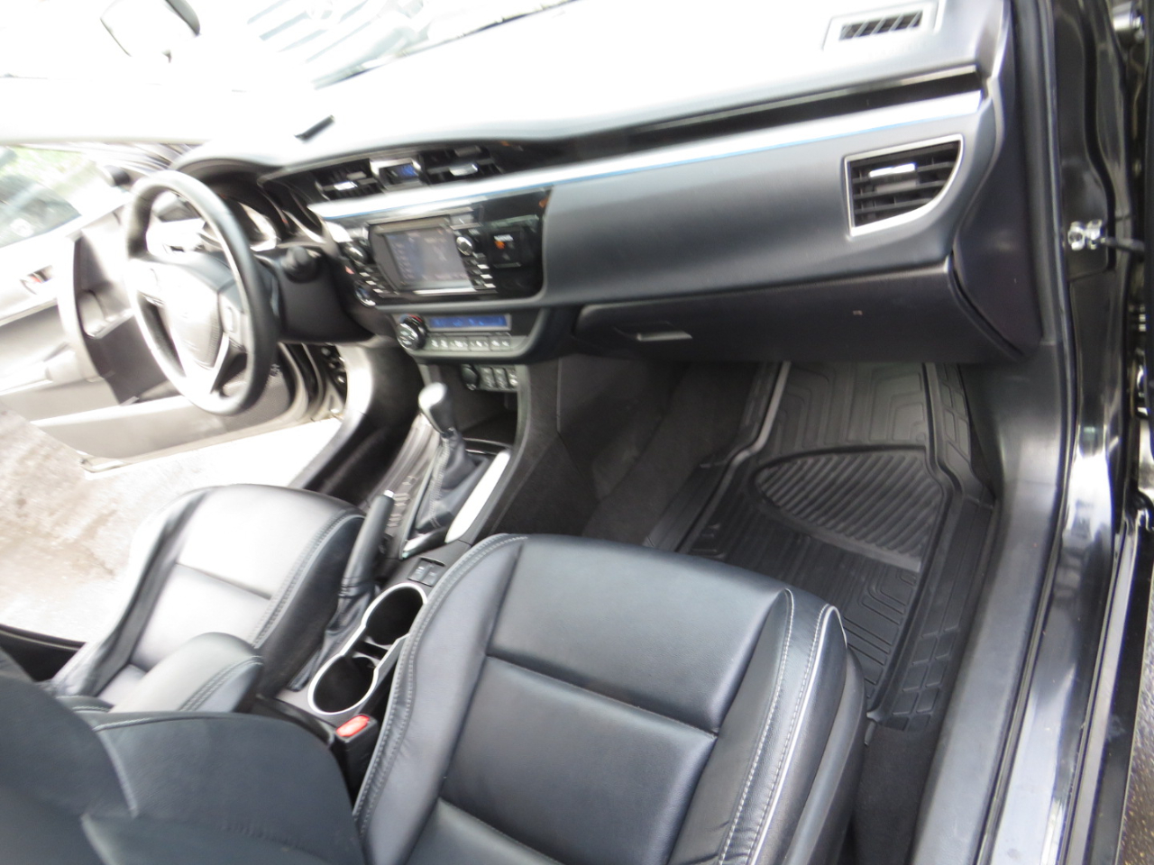 Toyota Corolla 4dr Sdn CVT LE Premium (Natl) 2015