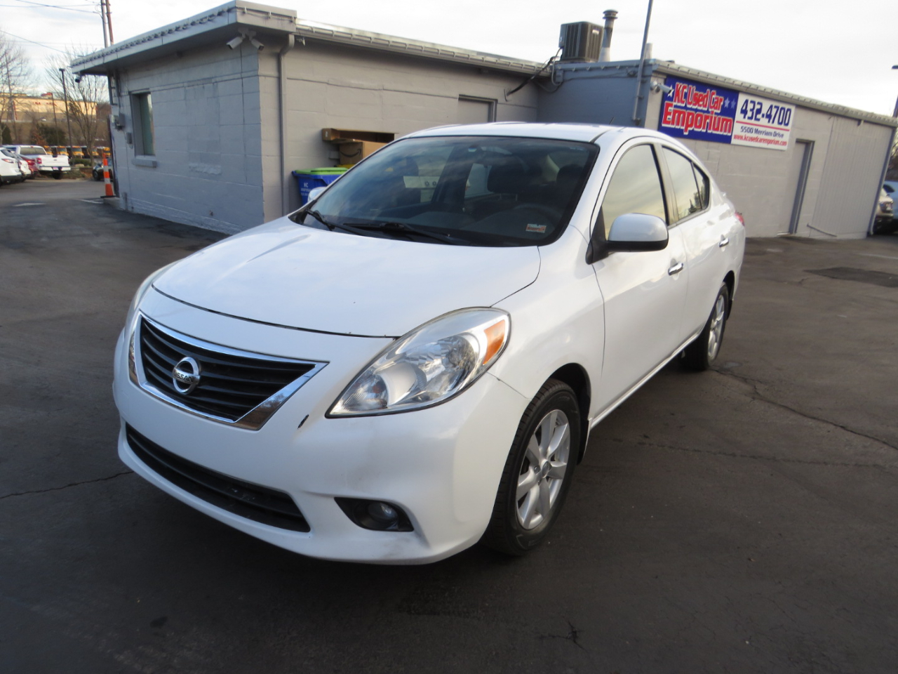 Nissan Versa 4dr Sdn CVT 1.6 SL 2013