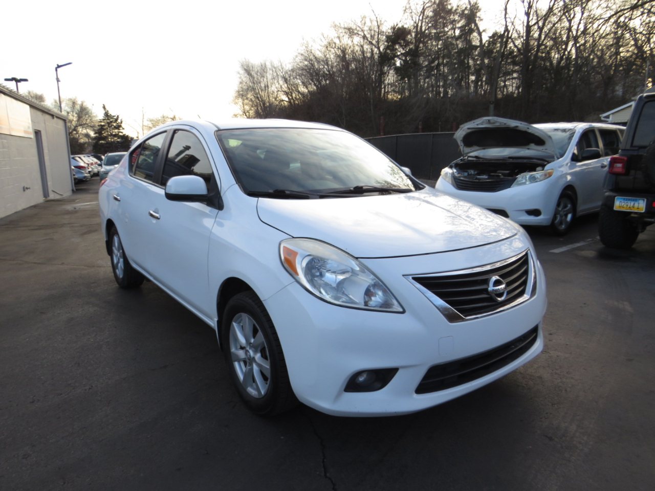 Nissan Versa 4dr Sdn CVT 1.6 SL 2013