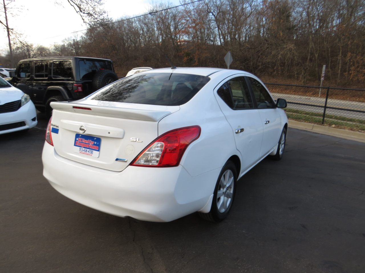 Nissan Versa 4dr Sdn CVT 1.6 SL 2013