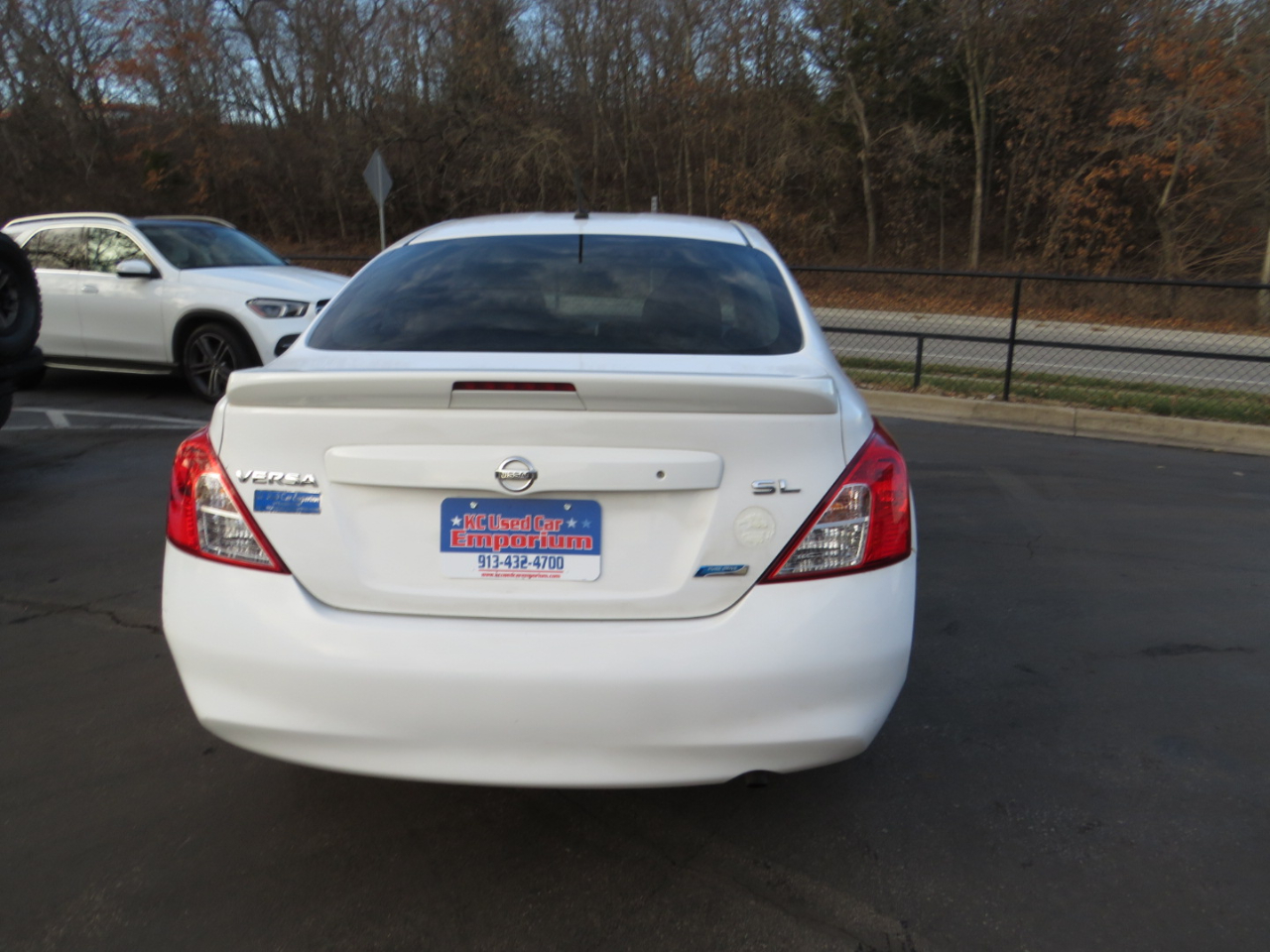 Nissan Versa 4dr Sdn CVT 1.6 SL 2013