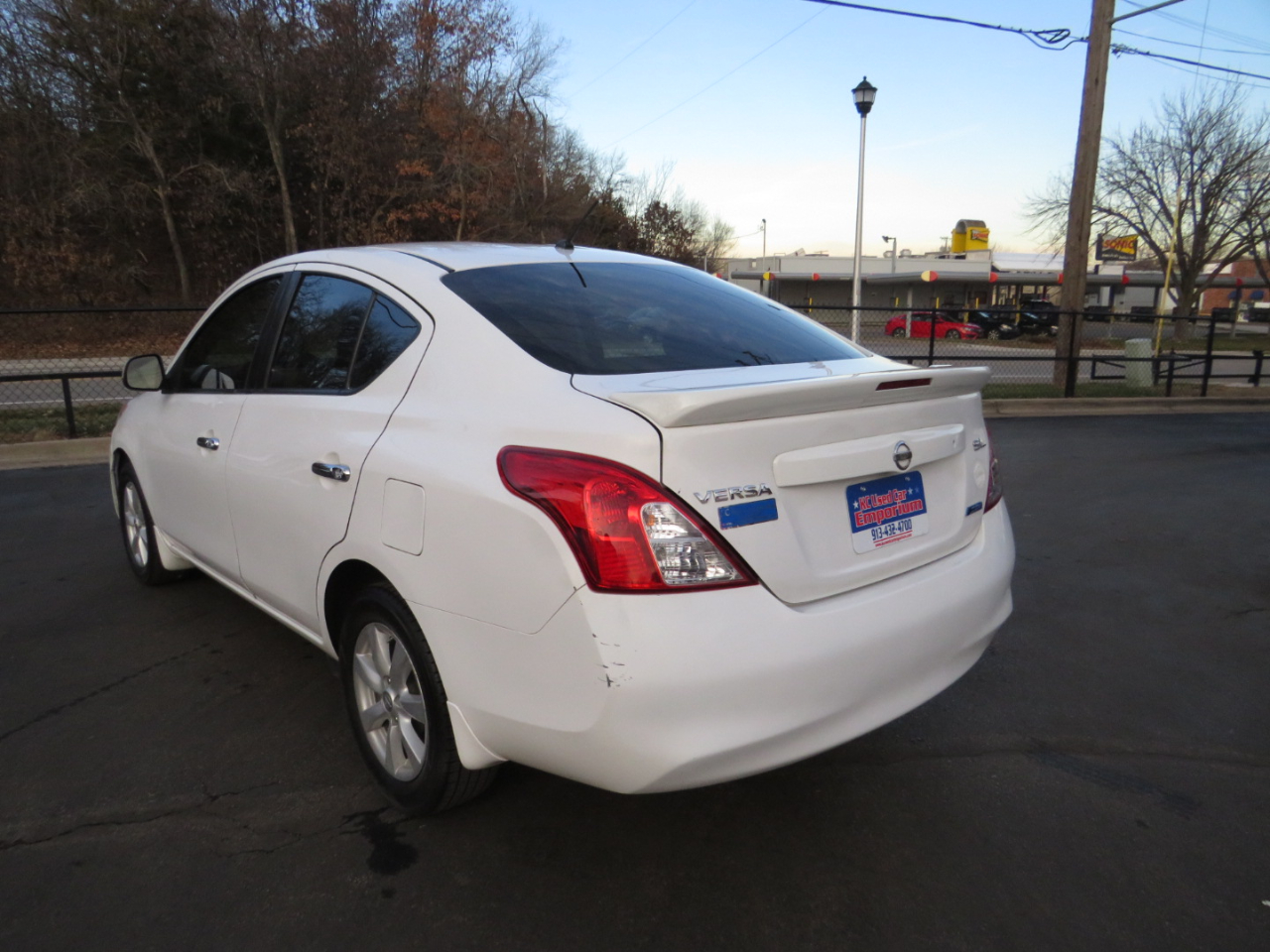 Nissan Versa 4dr Sdn CVT 1.6 SL 2013