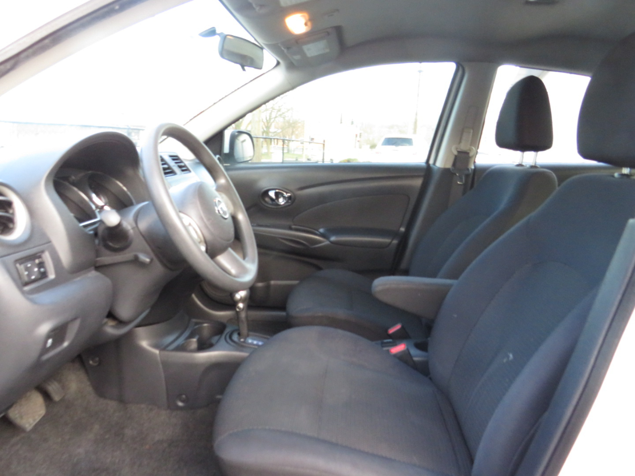 Nissan Versa 4dr Sdn CVT 1.6 SL 2013