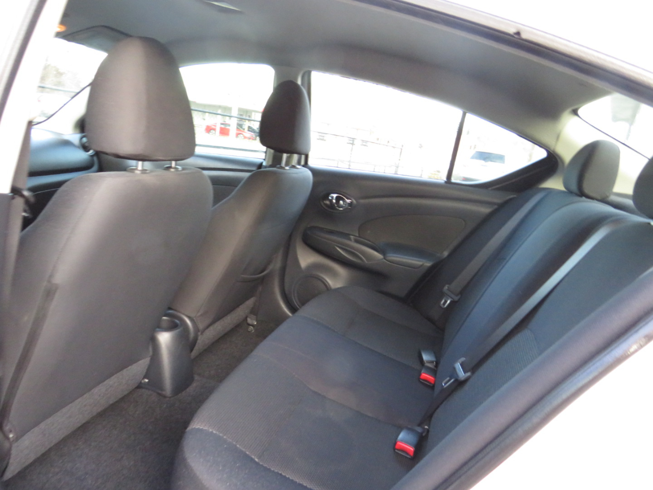 Nissan Versa 4dr Sdn CVT 1.6 SL 2013