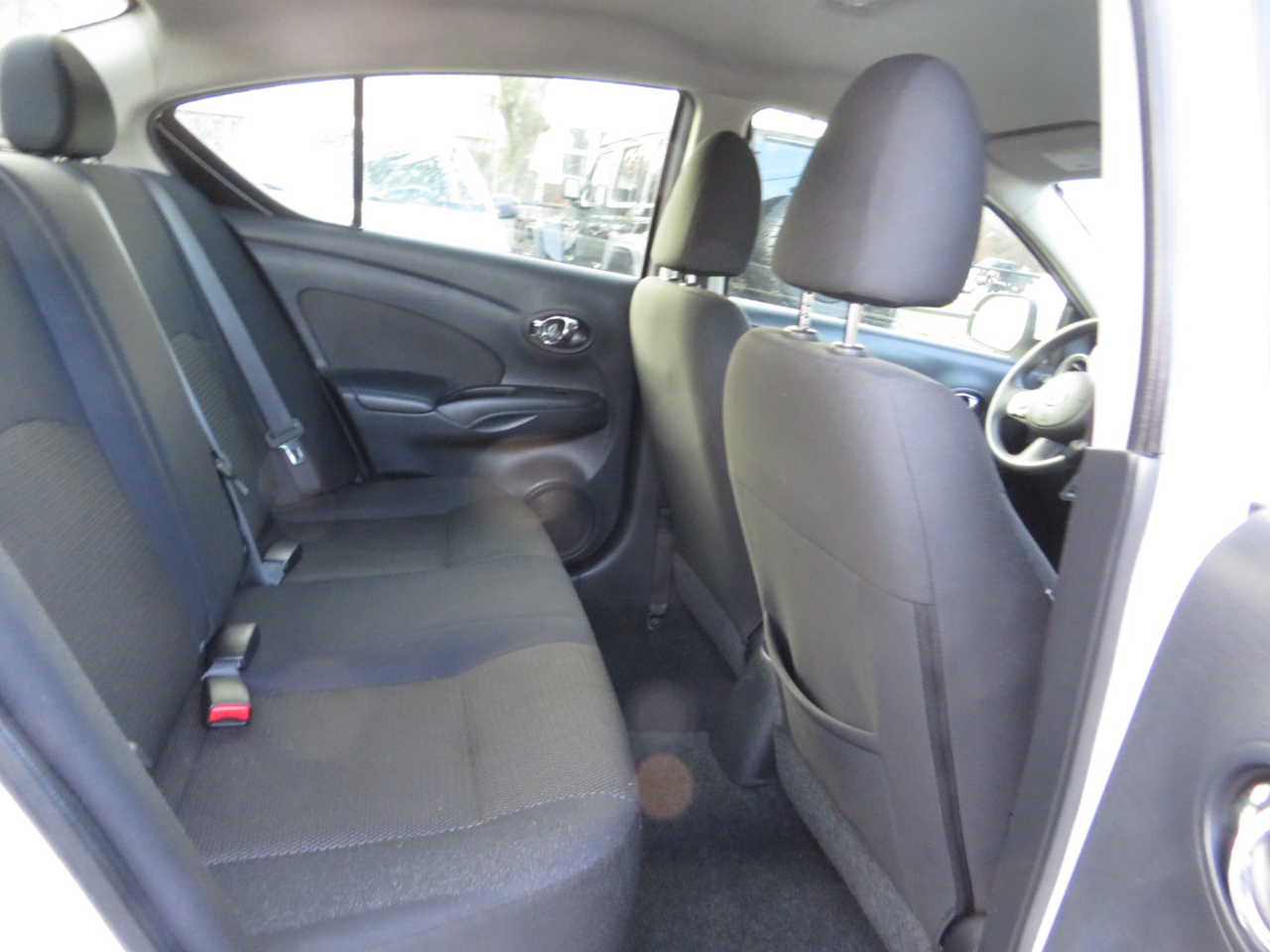 Nissan Versa 4dr Sdn CVT 1.6 SL 2013