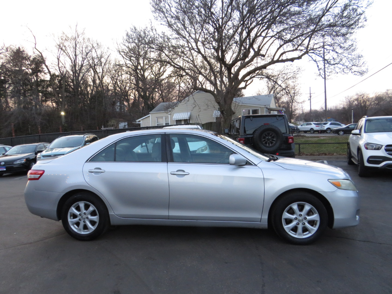 Toyota Camry 4dr Sdn I4 Man LE (Natl) 2011