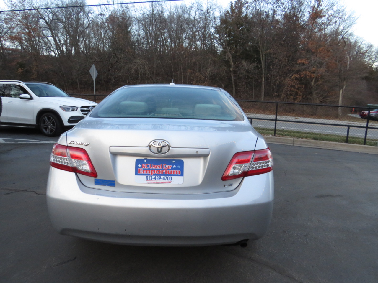 Toyota Camry 4dr Sdn I4 Man LE (Natl) 2011