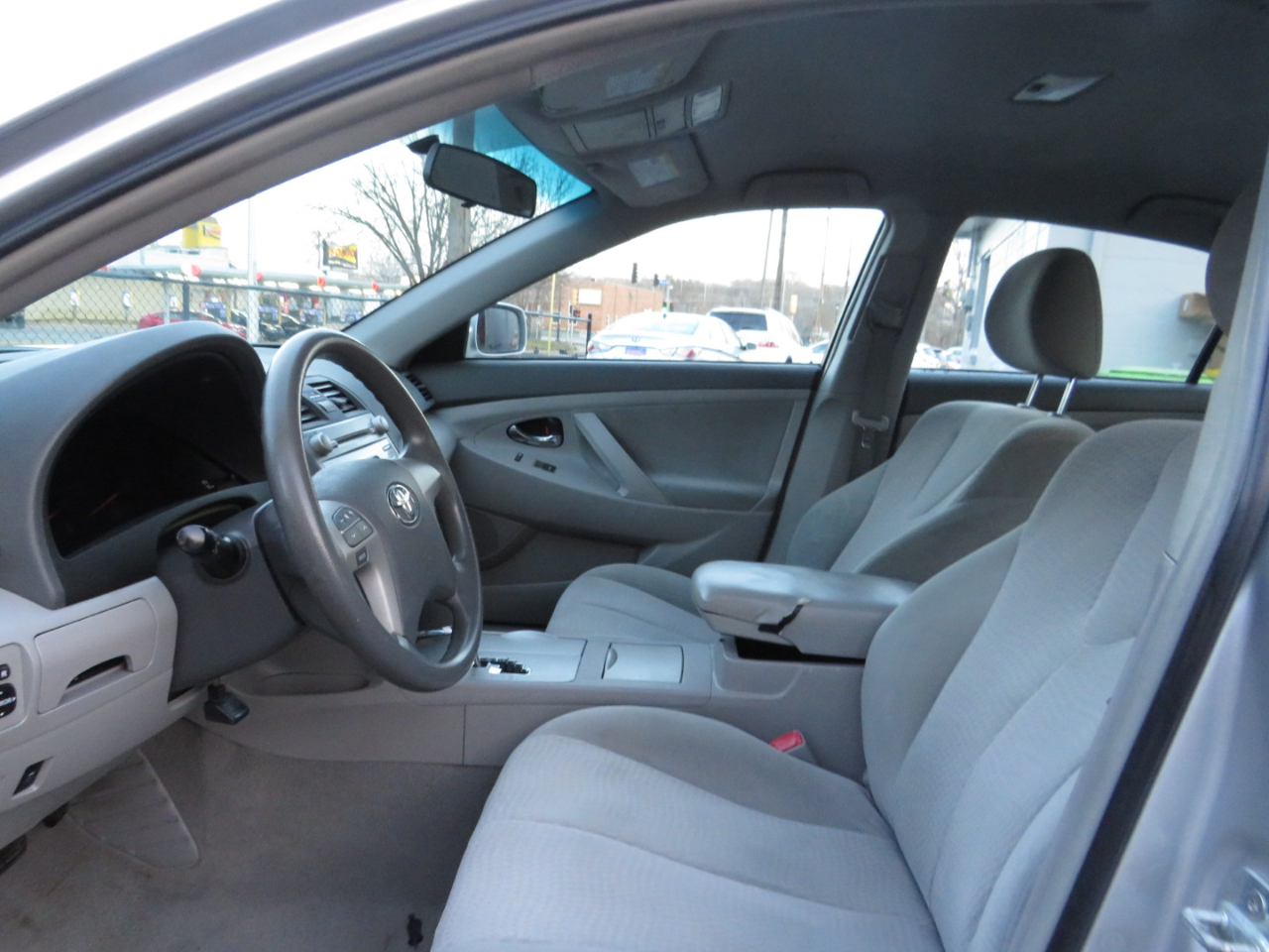 Toyota Camry 4dr Sdn I4 Man LE (Natl) 2011