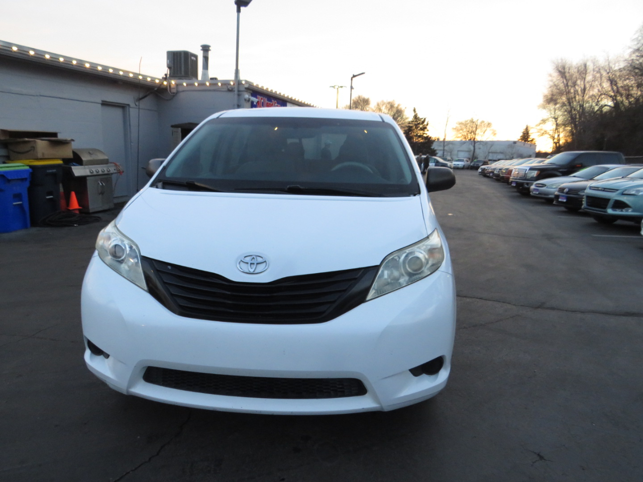 Toyota Sienna 5dr 7-Pass Van I4 FWD (Natl) 2012