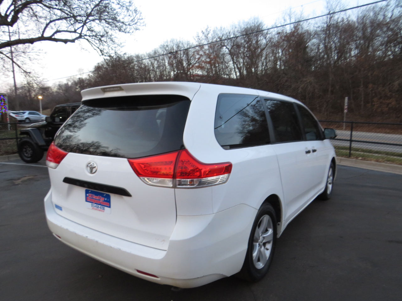 Toyota Sienna 5dr 7-Pass Van I4 FWD (Natl) 2012