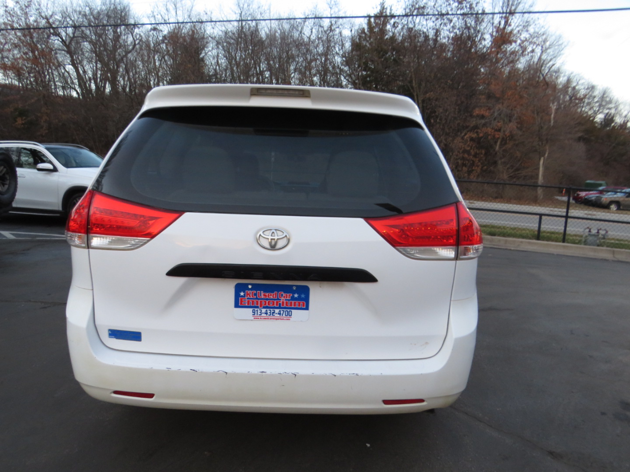 Toyota Sienna 5dr 7-Pass Van I4 FWD (Natl) 2012