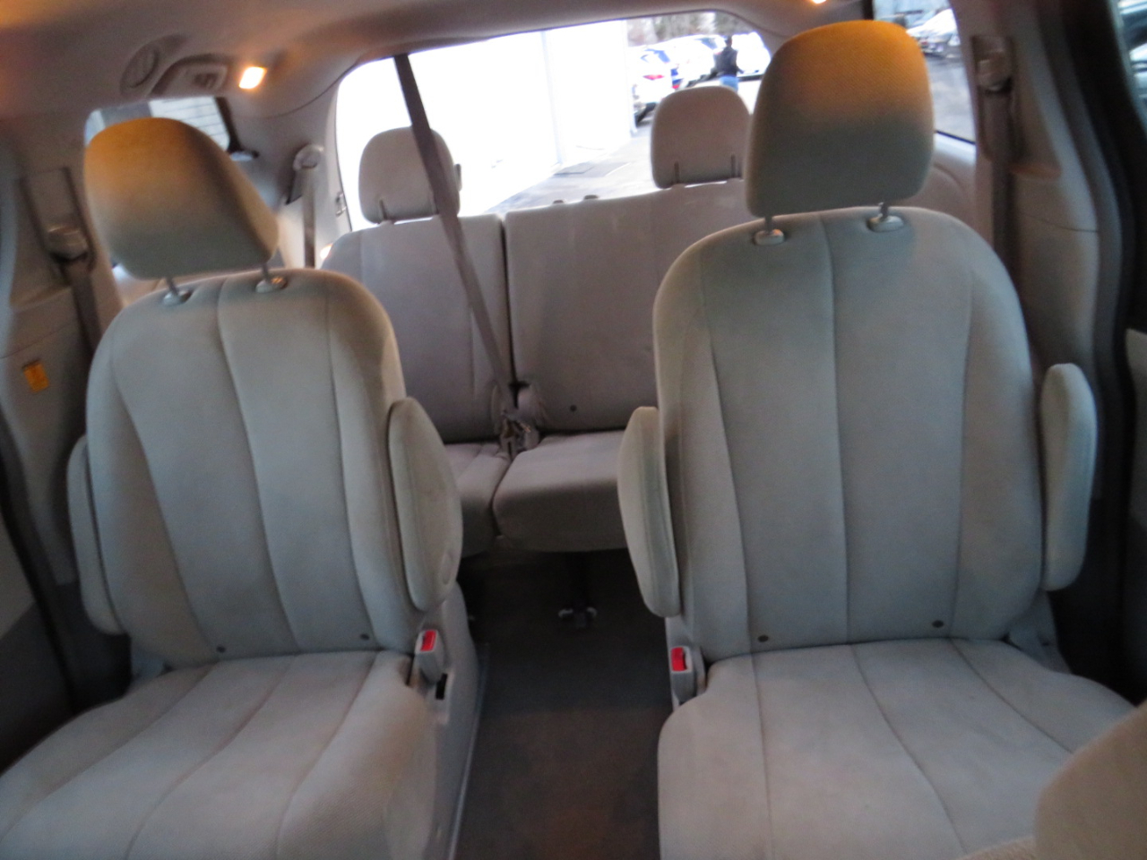 Toyota Sienna 5dr 7-Pass Van I4 FWD (Natl) 2012