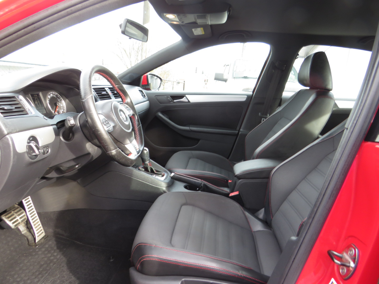 Volkswagen GLI 4dr Sdn DSG 2012