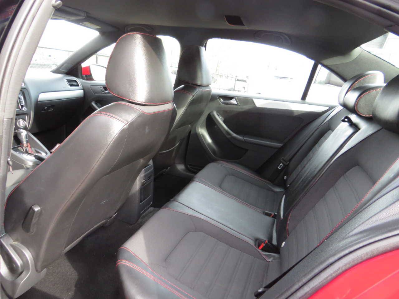 Volkswagen GLI 4dr Sdn DSG 2012