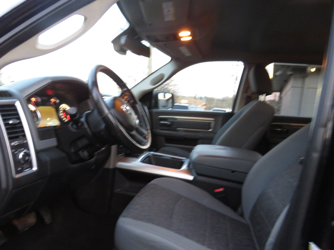 RAM 1500 Big Horn 4x4 Crew Cab 5'7" Box 2018