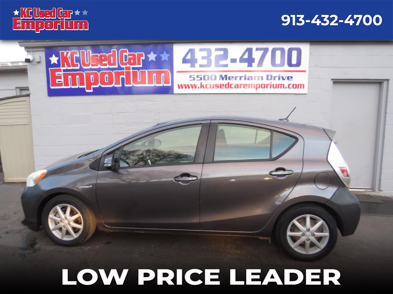 Toyota Prius c 5dr HB Three (Natl) 2013