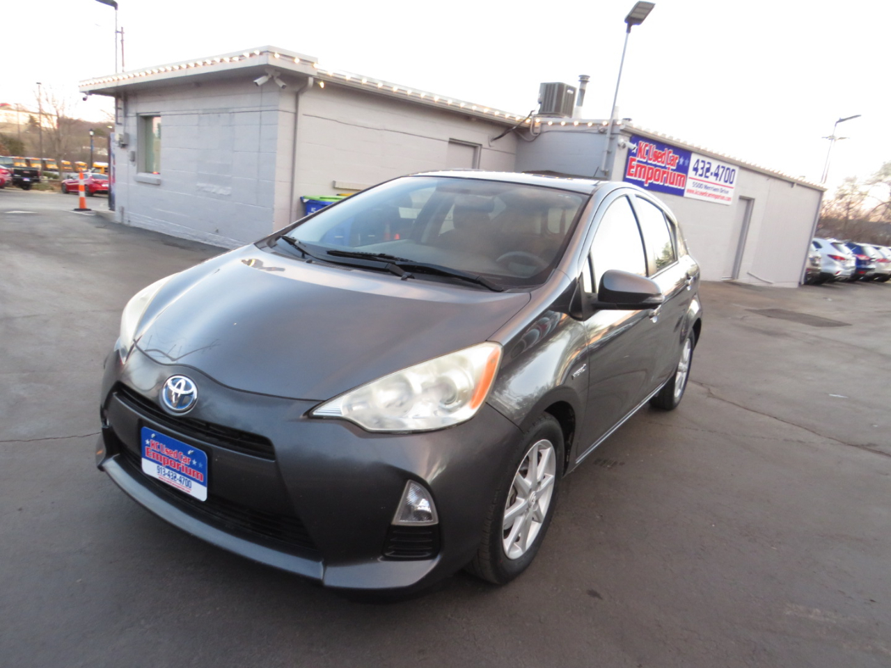Toyota Prius c 5dr HB Three (Natl) 2013