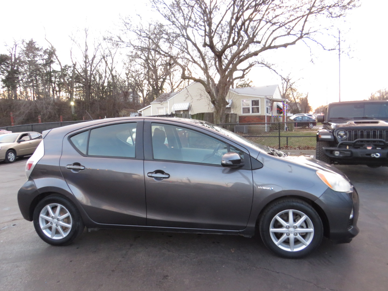 Toyota Prius c 5dr HB Three (Natl) 2013