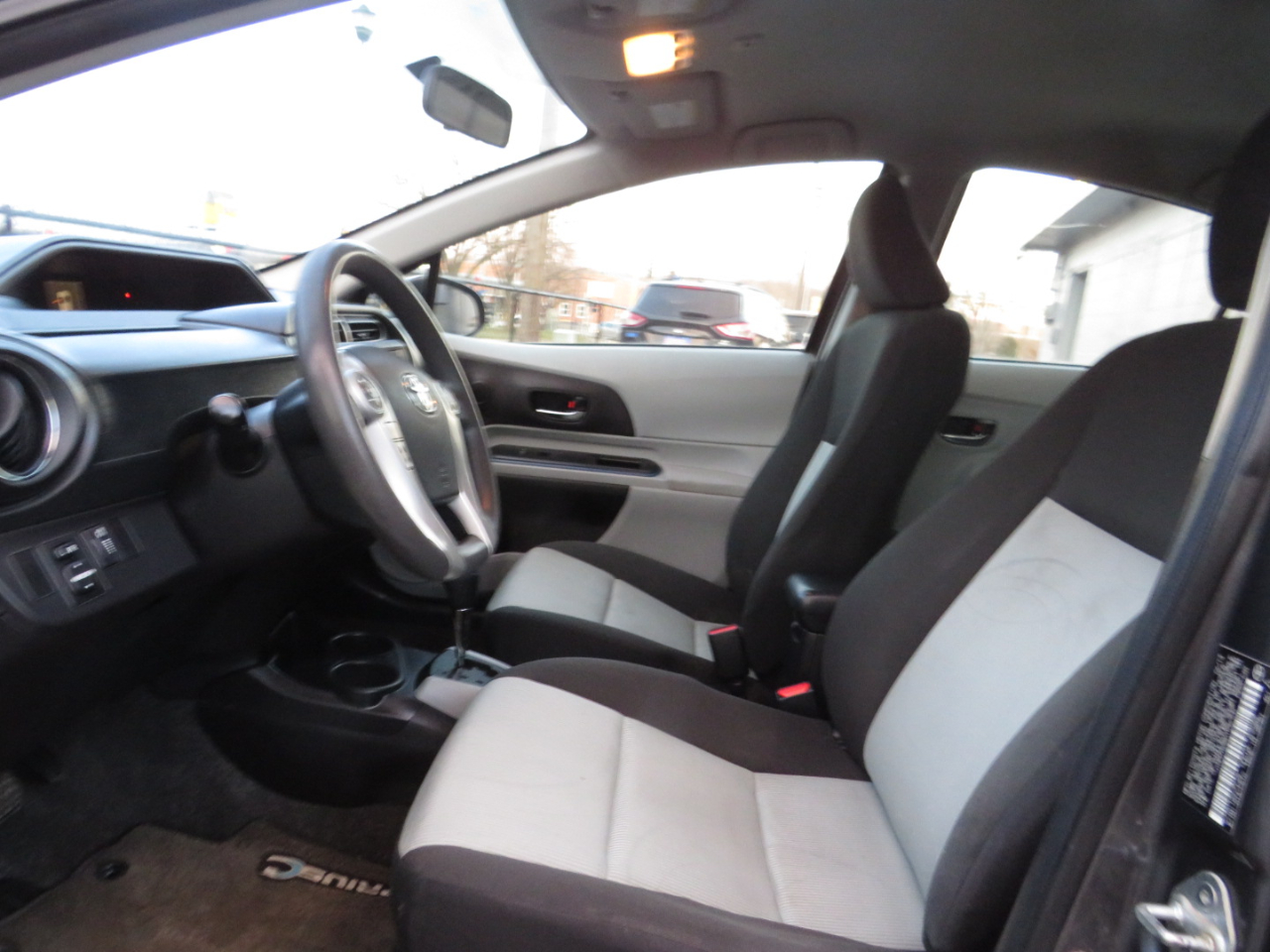 Toyota Prius c 5dr HB Three (Natl) 2013