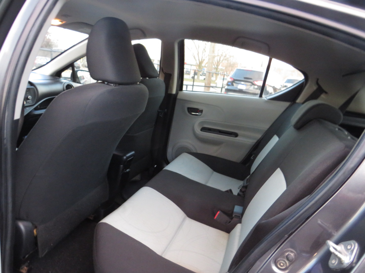 Toyota Prius c 5dr HB Three (Natl) 2013