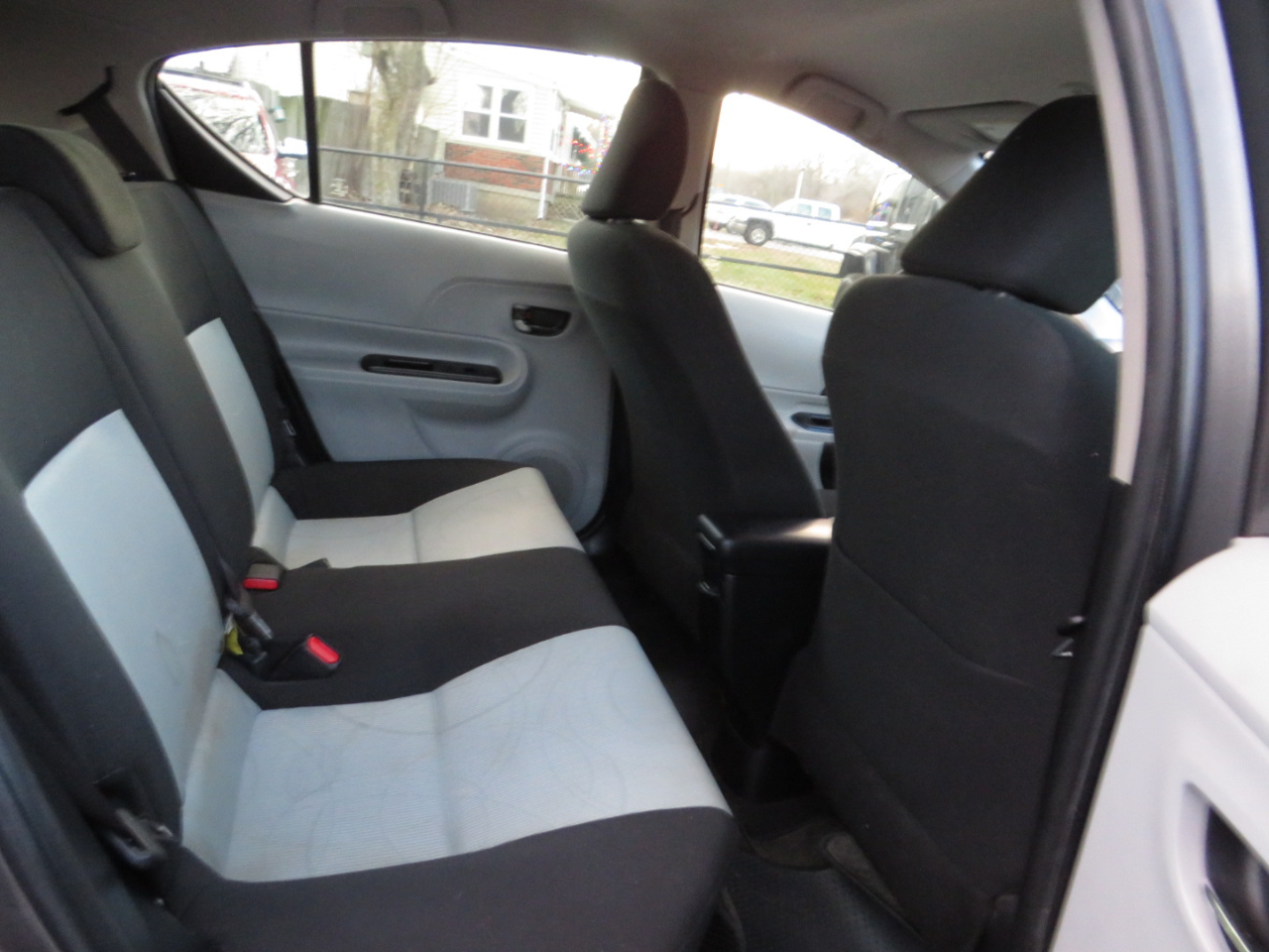 Toyota Prius c 5dr HB Three (Natl) 2013