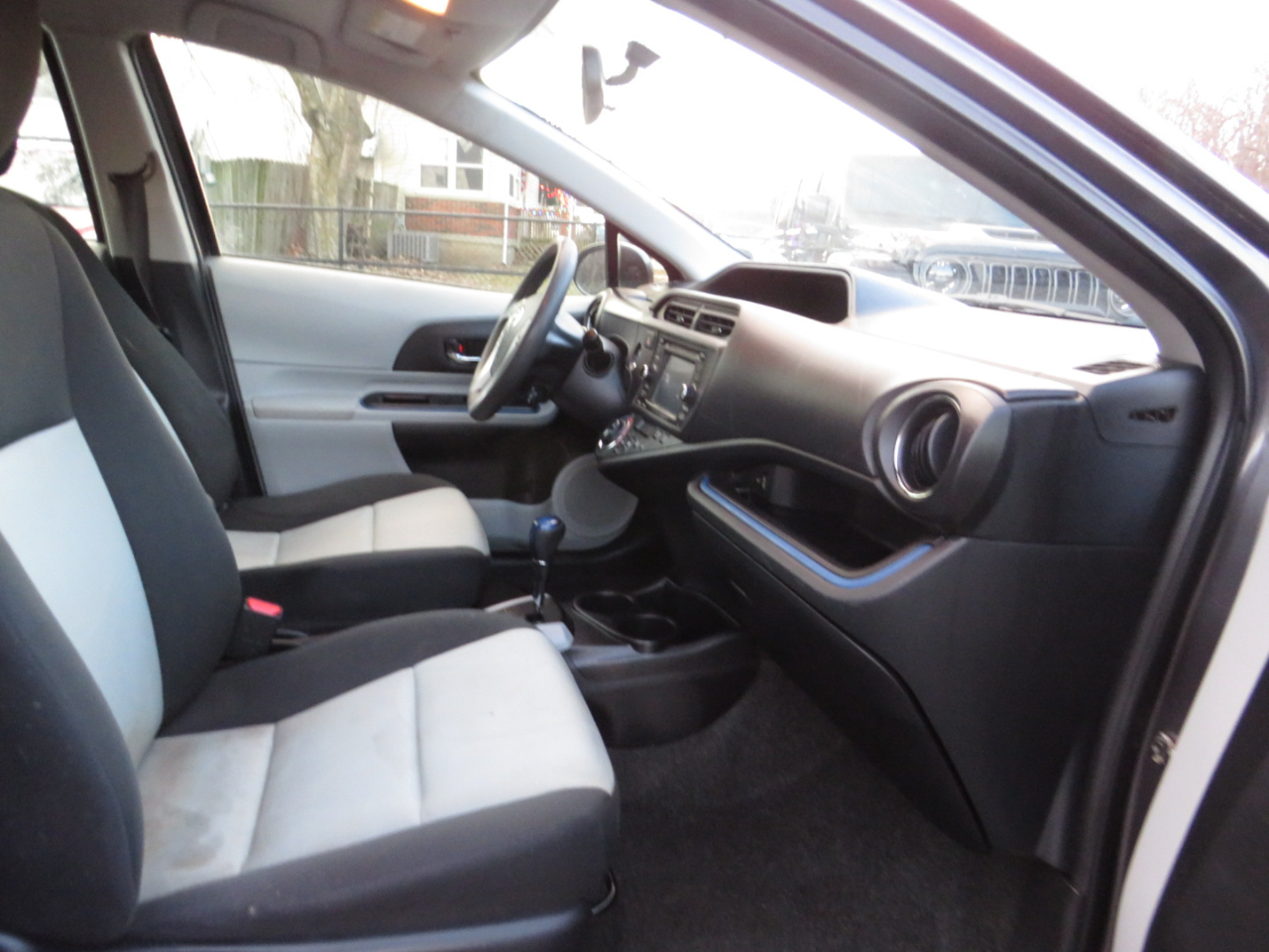 Toyota Prius c 5dr HB Three (Natl) 2013