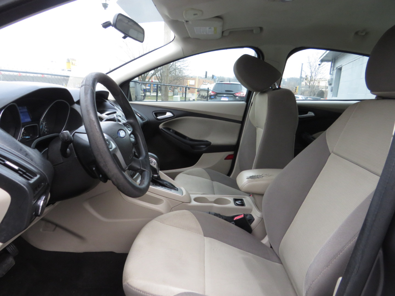 Ford Focus 4dr Sdn SE 2012