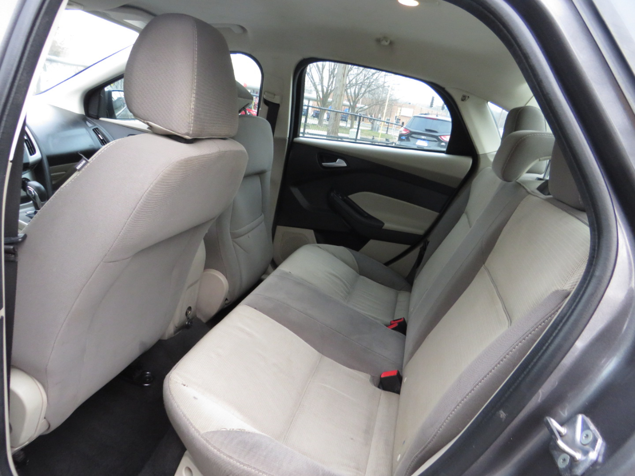 Ford Focus 4dr Sdn SE 2012