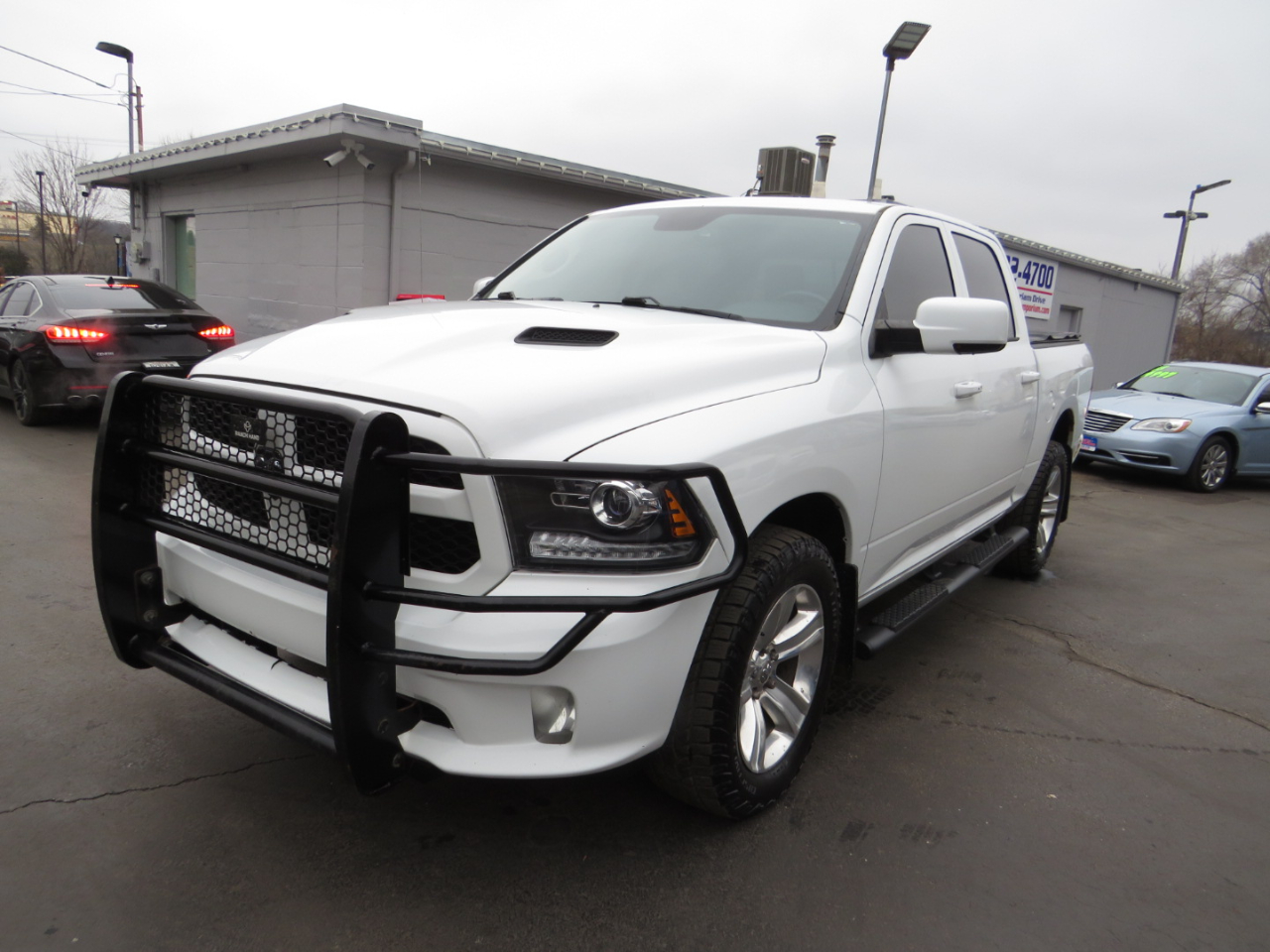 RAM 1500 4WD Crew Cab 140.5" Sport 2016