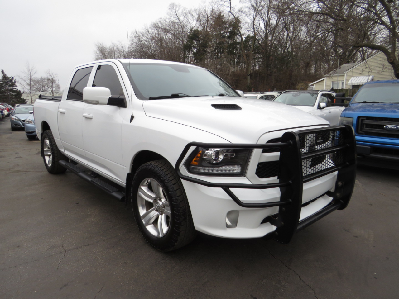 RAM 1500 4WD Crew Cab 140.5" Sport 2016