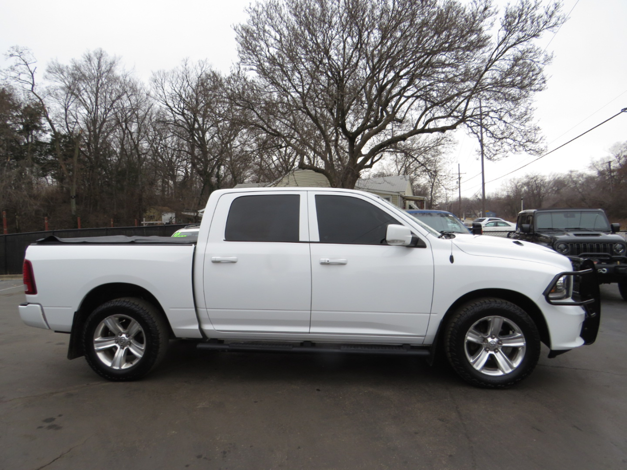 RAM 1500 4WD Crew Cab 140.5" Sport 2016
