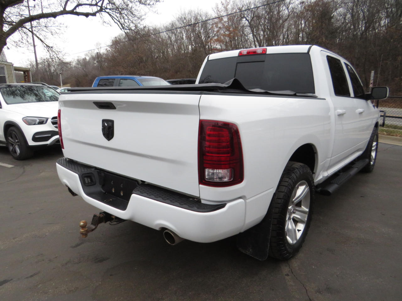 RAM 1500 4WD Crew Cab 140.5" Sport 2016