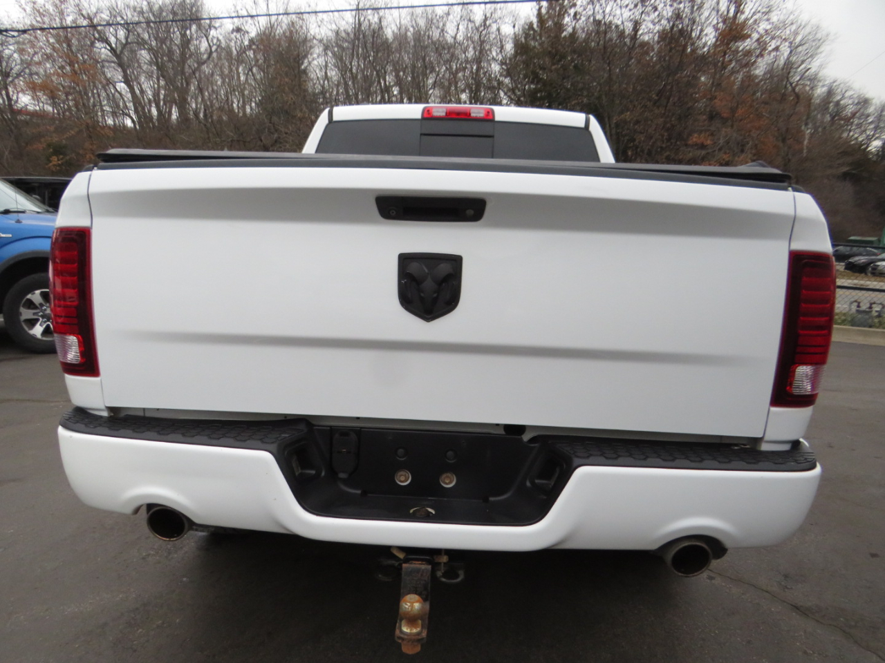 RAM 1500 4WD Crew Cab 140.5" Sport 2016