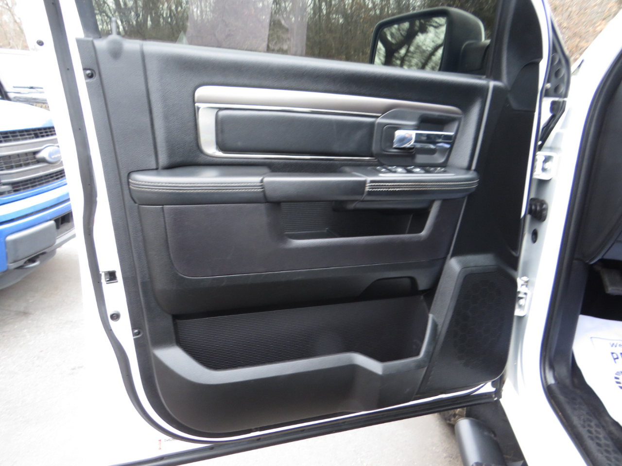 RAM 1500 4WD Crew Cab 140.5" Sport 2016