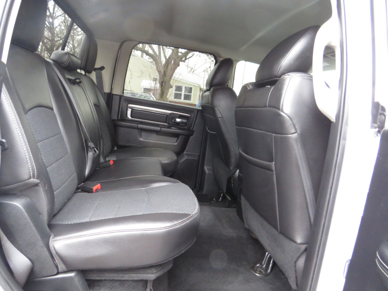 RAM 1500 4WD Crew Cab 140.5" Sport 2016