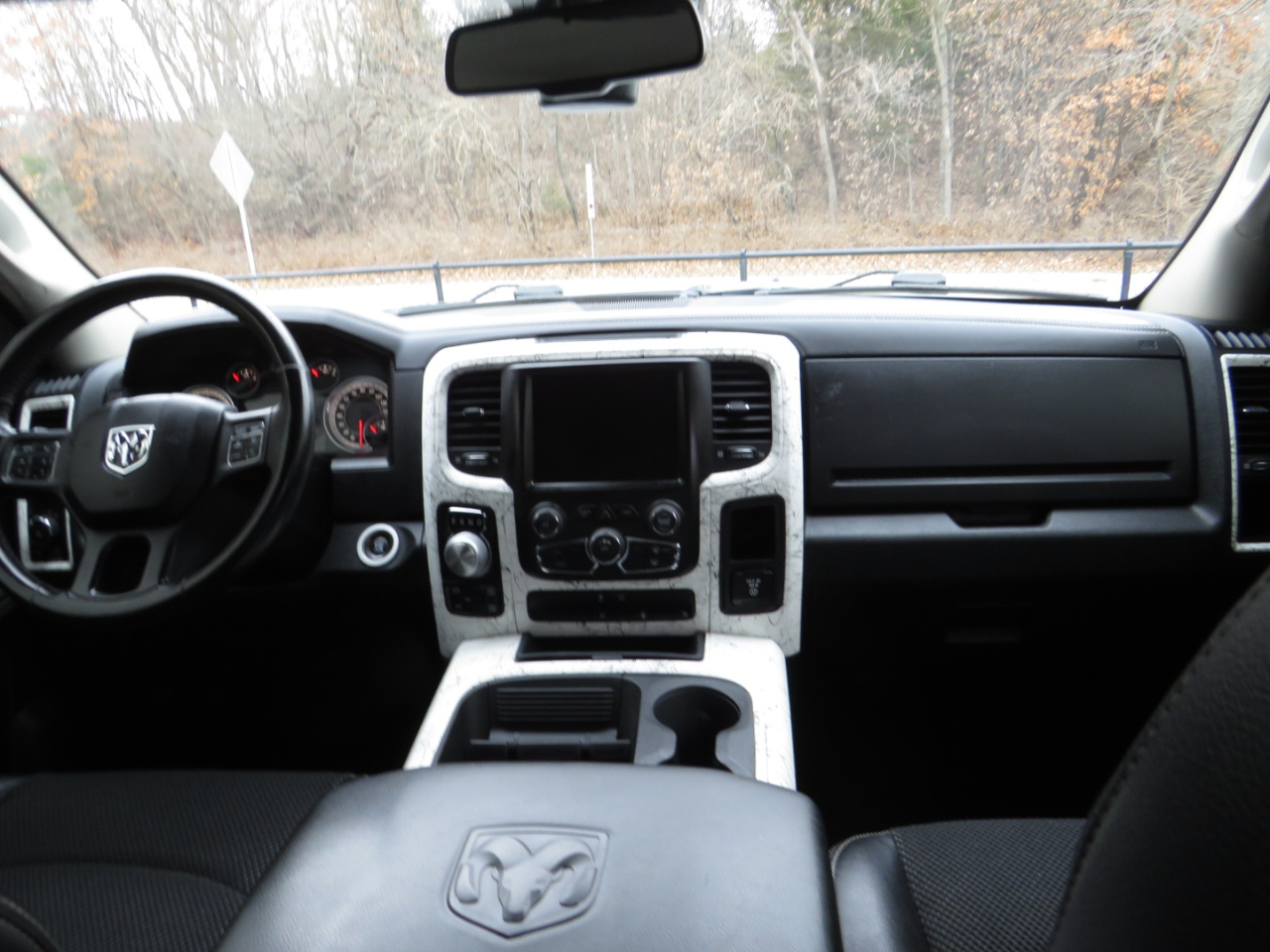 RAM 1500 4WD Crew Cab 140.5" Sport 2016