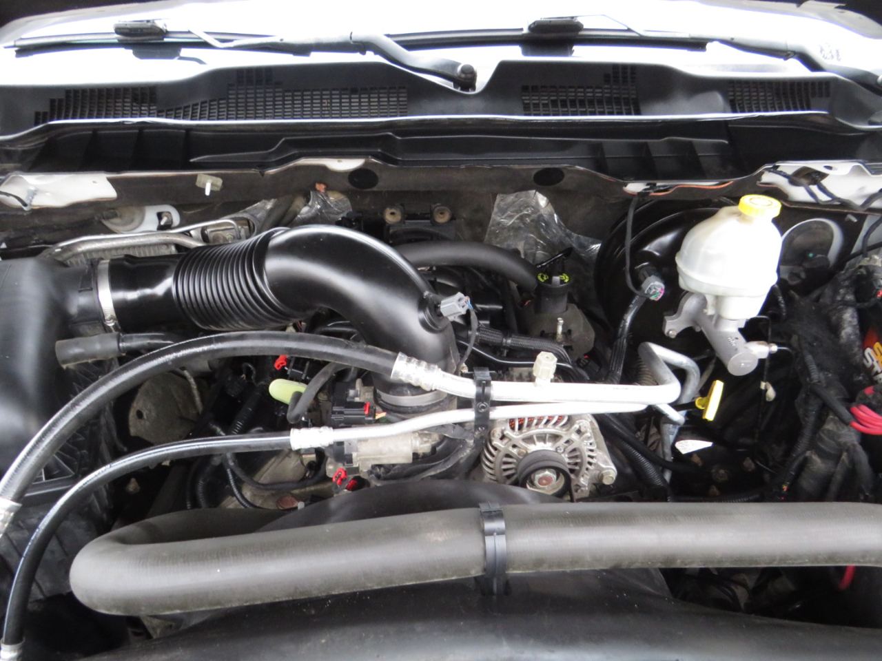 RAM 1500 4WD Crew Cab 140.5" Sport 2016