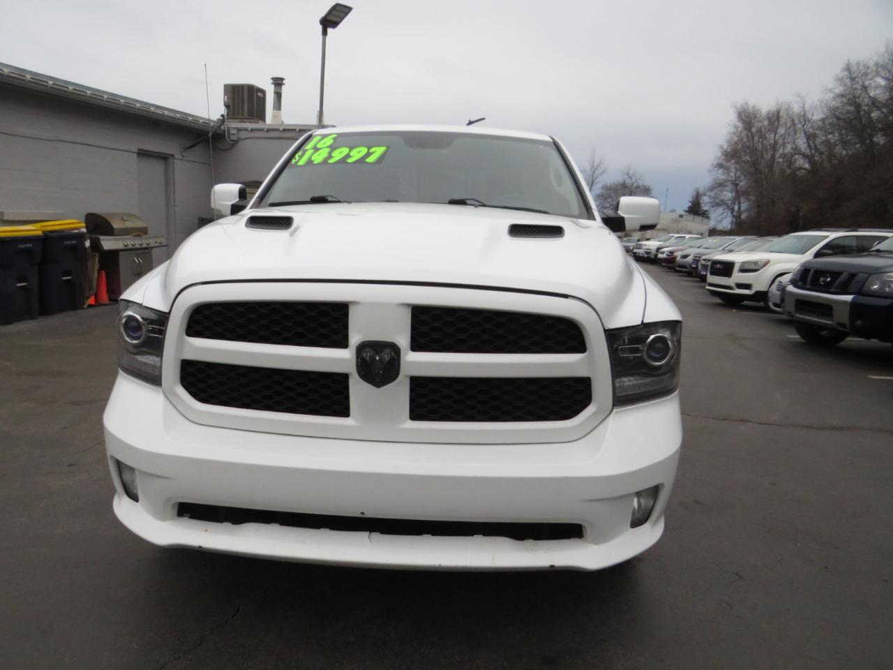RAM 1500 4WD Crew Cab 140.5" Sport 2016