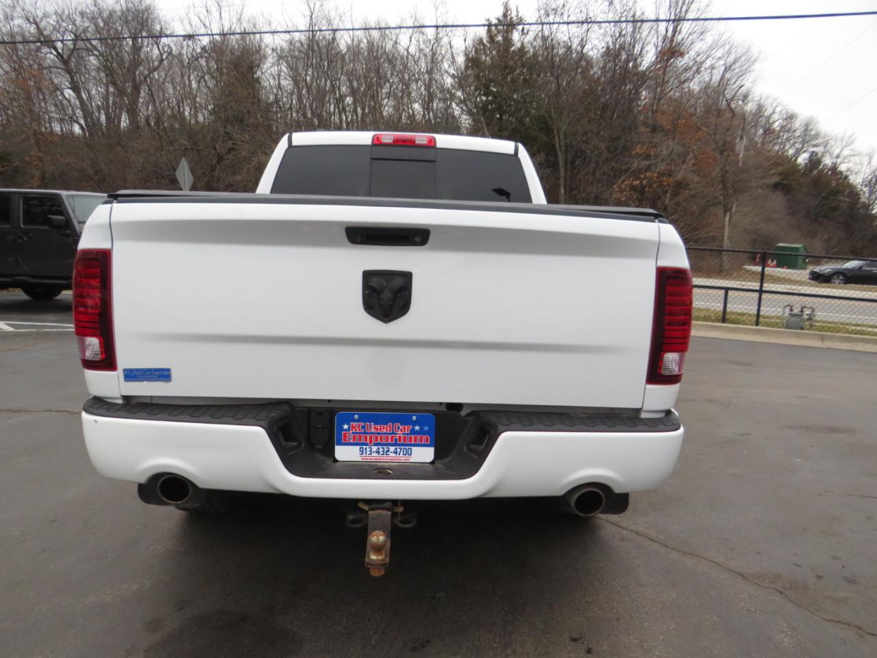 RAM 1500 4WD Crew Cab 140.5" Sport 2016