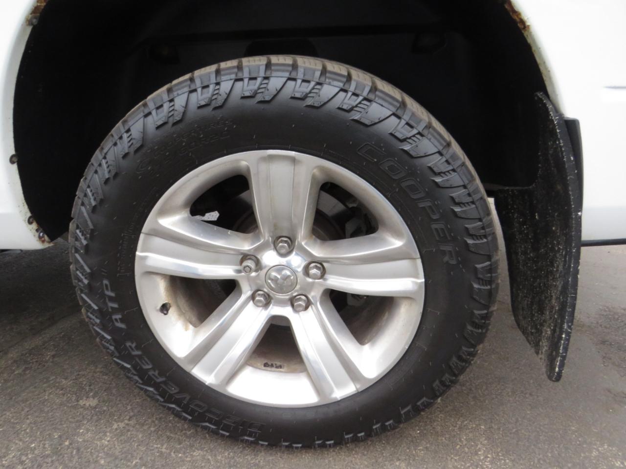 RAM 1500 4WD Crew Cab 140.5" Sport 2016