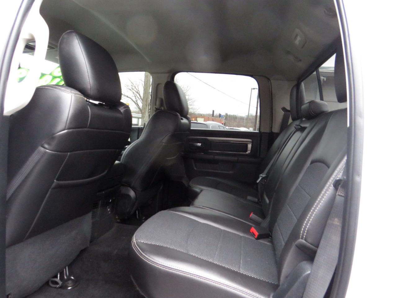 RAM 1500 4WD Crew Cab 140.5" Sport 2016