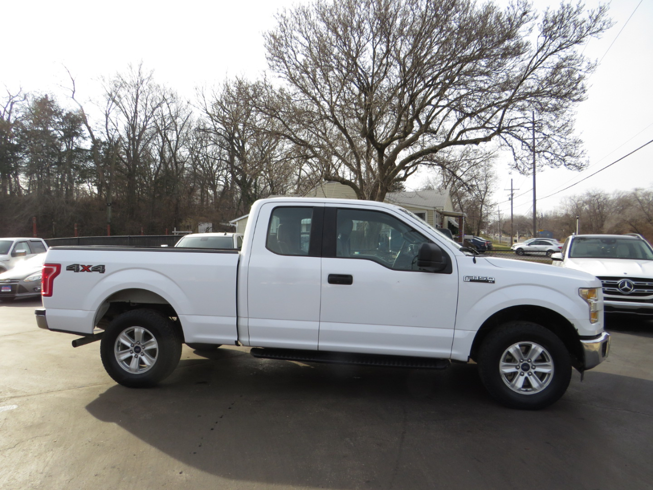 Ford F-150 4WD SuperCab 163" Lariat w/HD Payload Pkg 2015